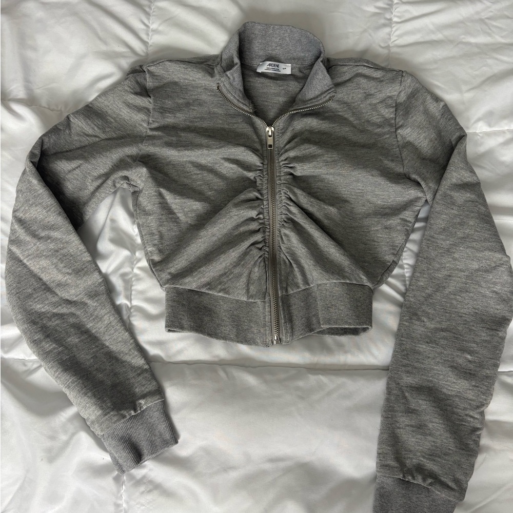 Cropped zip up